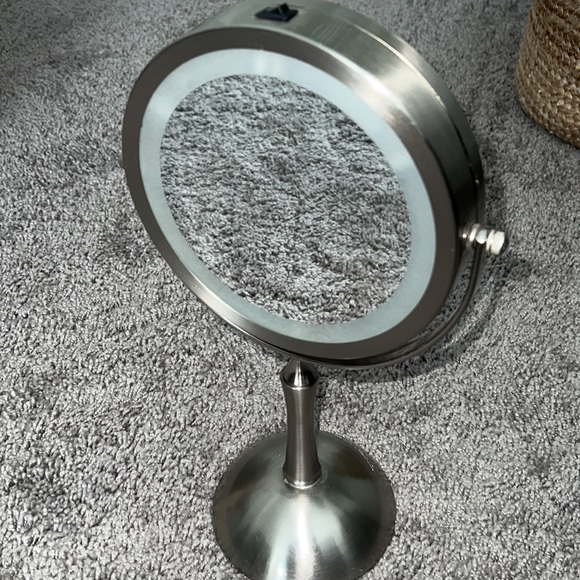 Ovente Dual Sided LED Lighted Mirror, Stainless Steel - Picture 4 of 7